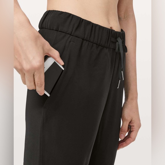 ✨LIKE NEW✨ Lululemon On The Fly Pant Woven 27" Black | Travel | Activewear - Picture 4 of 12